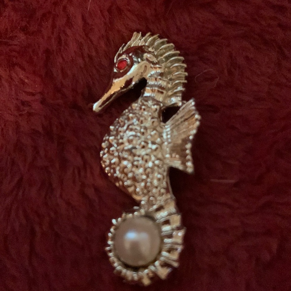 Sea horse brooch ocean pearl